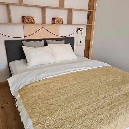 Spacious Modern Loft, 2 Bedrooms, 95m2, Free Parking *