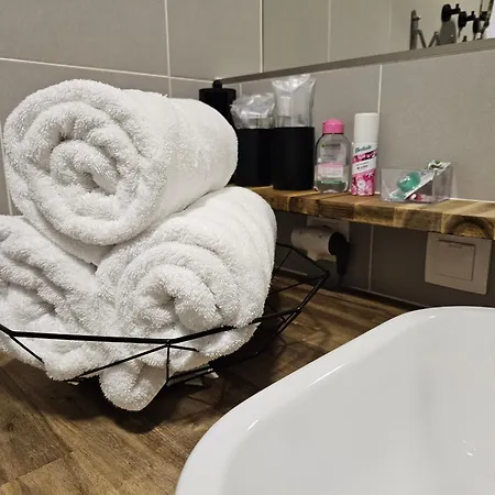 Spacious Modern Loft, 2 Bedrooms, 95m2, Free Parking Appartement