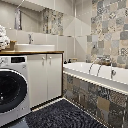 Apartament Spacious Modern Loft, 2 Bedrooms, 95m2, Free Parking