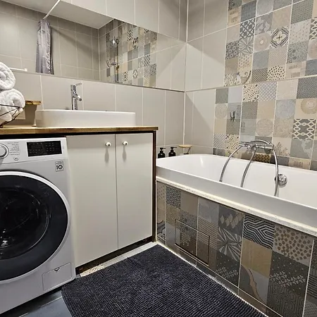 Apartmán Spacious Modern Loft, 2 Bedrooms, 95m2, Free Parking