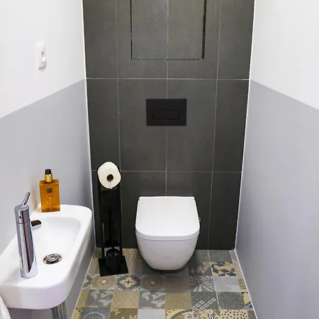 Apartmán Spacious Modern Loft, 2 Bedrooms, 95m2, Free Parking Bratislava