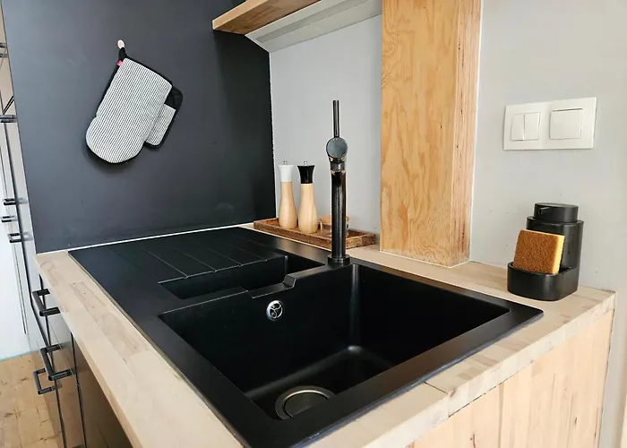 Spacious Modern Loft, 2 Bedrooms, 95m2, Free Parking Апартаменты *