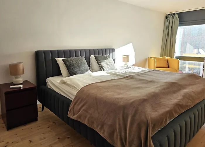 Spacious Modern Loft, 2 Bedrooms, 95m2, Free Parking Апартаменты