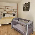 Spacious Modern Loft, 2 Bedrooms, 95m2, Free Parking *