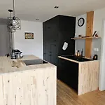 דירה Spacious Modern Loft, 2 Bedrooms, 95m2, Free Parking ברטיסלאבה