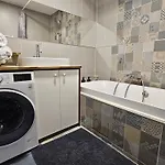 דירה Spacious Modern Loft, 2 Bedrooms, 95m2, Free Parking