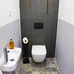 דירה Spacious Modern Loft, 2 Bedrooms, 95m2, Free Parking ברטיסלאבה