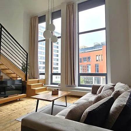 Spacious Modern Loft, 2 Bedrooms, 95m2, Free Parking ברטיסלאבה