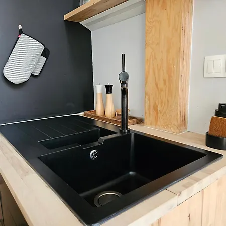 Spacious Modern Loft, 2 Bedrooms, 95m2, Free Parking דירה *
