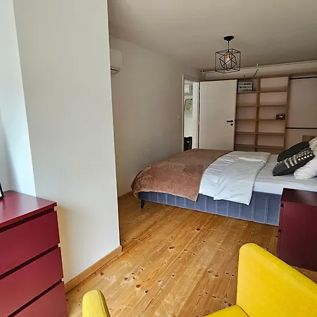 Spacious Modern Loft, 2 Bedrooms, 95m2, Free Parking דירה *